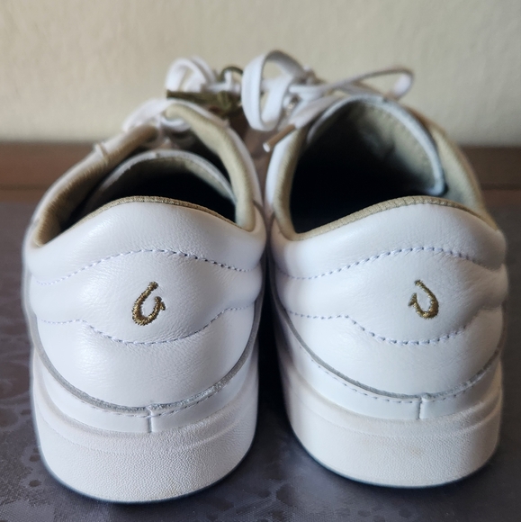 OluKai Hā‘upu Women’s Full-Grain Leather Sneakers - Picture 3 of 7